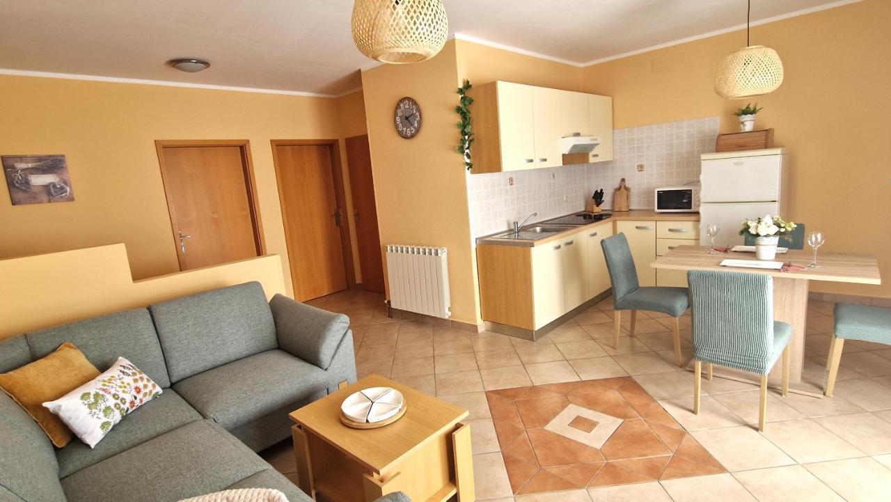 Apartments Ana & Ivan Krk Town Bagian luar foto